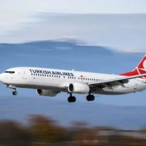 طائرة تركية تتعرض لحادث عرضي في نيويورك (فيديو)