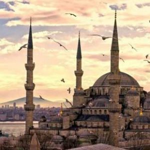 الأتراك يطالبون بفتح “آيا صوفيا” للصلاة