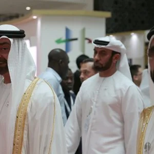 وزير إيراني سابق يهدد الإمارات بـ”بحر من الدماء”