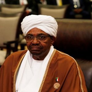 نائب رئيس المجلس العسكري الانتقالي السوداني يفجر مفاجأة ويكشف أسرارا صادمة عن البشير (فيديو)