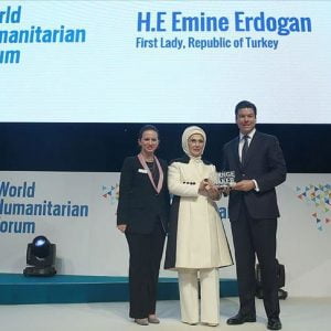 منح جائزة “صانع التغيير” لأمينة أردوغان