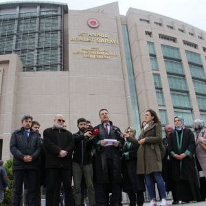 شكوى قضائية ضد رئيس بلدية تركية معارض قطَع المساعدات عن السوريين