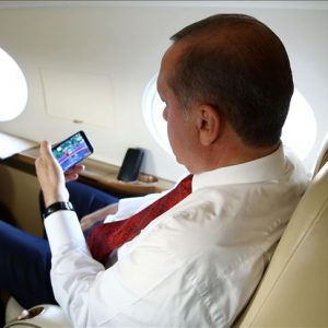 أردوغان يهنئ مصارع تركي لفوزه بذهبية أوروبية