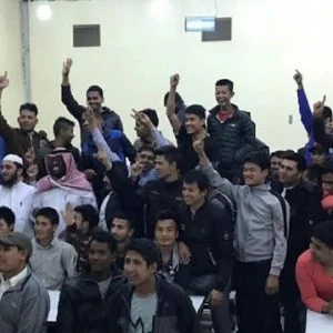 مكالمة هاتفية تقود 86 نيباليا لاعتناق الإسلام في السعودية
