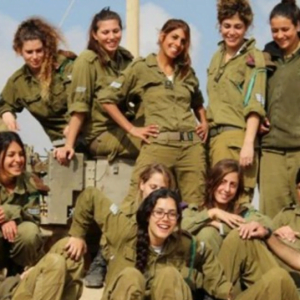 قرار عسكري إسرائيلي بشأن المجندات في صفوفه
