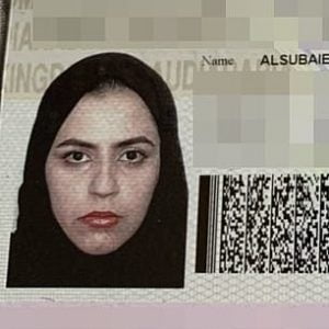 فتاتان سعوديتان تهربان على طريقة رهف وتطلبان اللجوء في بريطانيا (صور) 2 فتاتان سعوديتان تهربان على طريقة رهف وتطلبان اللجوء في بريطانيا (صور) 1