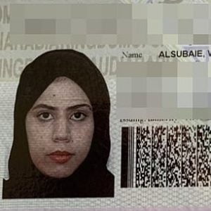 فتاتان سعوديتان تهربان على طريقة رهف وتطلبان اللجوء في بريطانيا (صور) 4 فتاتان سعوديتان تهربان على طريقة رهف وتطلبان اللجوء في بريطانيا (صور) 3