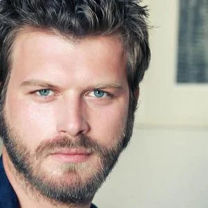 3 نجوم أتراك ضمن قائمة أكثر الرجال وسامة في العالم لعام 2019