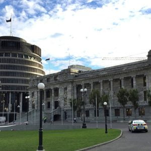 مغتصب يطارد النساء داخل البرلمان النيوزيلندي!!