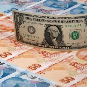 الليرة التركية تعود إلى الهبوط بعد ارتفاع طفيف