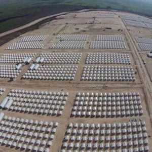 بدء تفكيك أكبر مخيم للإجئين السوريين في تركيا