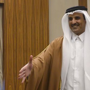 لأول مرة منذ الأزمة الخليجة .. أمير قطر يتلقى اتصالا هاتفيا من رئيس وزراء البحرين