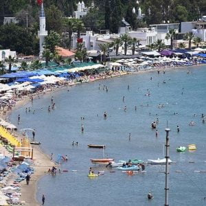 بلدية تركية تابعة للمعارضة تمنع السوريين من دخول ساحلها للاستجمام
