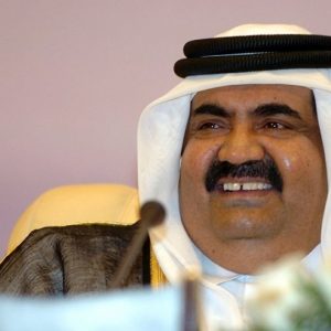 والد أمير قطر يوجه رسالة قوية إلي السعودية