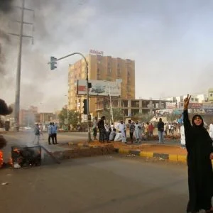 بالفيديو.. سودانيين يبحثون عن جثث قتلى الفض في النيل