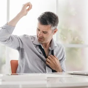 لتجنب الإحراج.. عدّة طرق لإزالة رائحة العرق من الملابس