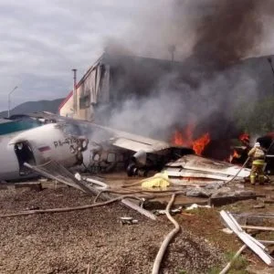 راكب يوثق لحظة تحطم طائرة أنتونوف “آن-24” (فيديو،صور)