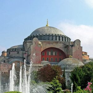 مسجد في تركيا يعرض “شعرة من لحية النبي” (صور)