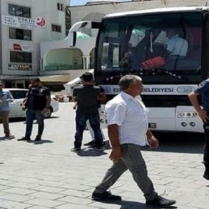 صحافي تركي يقدّم حلّاً لملف اللاجئين السوريين في تركيا