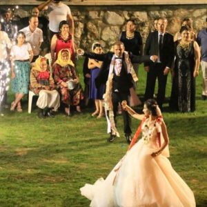 مصارعة “الزفاف”.. موروث تركي يبهر السياح
