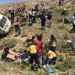 والي “وان” التركية يكشف تفاصيل حادثة حافة المهاجرين