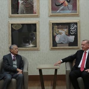 أردوغان يلتقي مهاتير بأنقرة