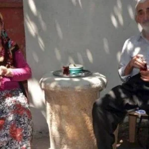 في تركيا.. صورة لأغرب “طاولة قهوة” في العالم