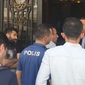 إعلامي سوري يتعرض لاعتداء داخل قنصلية بلاده في تركيا