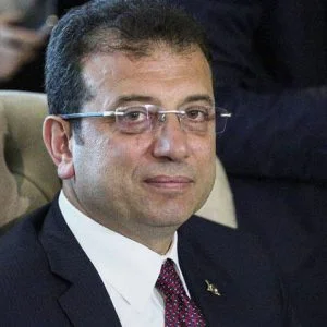 لماذا يترك إمام أوغلو إسطنبول تغرق ويقضى وقته في “بودروم”؟