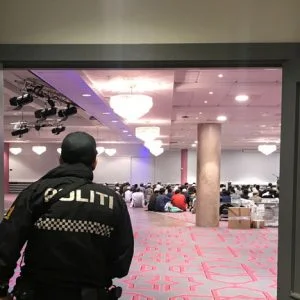 تفاصيل مثيرة وتطورات مفاجئة في قضية إطلاق النار داخل مسجد في النرويج