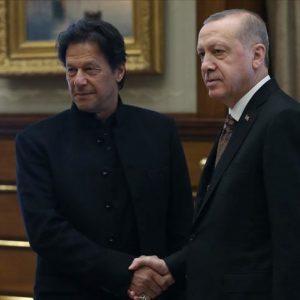 عمران خان وأردوغان ومهاتير يبحثون تطورات الأوضاع بكشمير