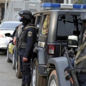 مصري يقتل زوجته ويصيب أولاده و14 شخصاً من أسرتها