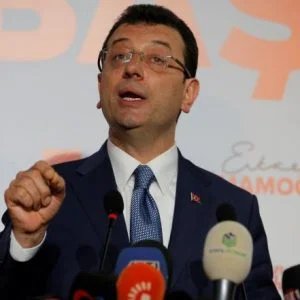  إجراءات إمام أوغلو تغضب عمال بلدية إسطنبول