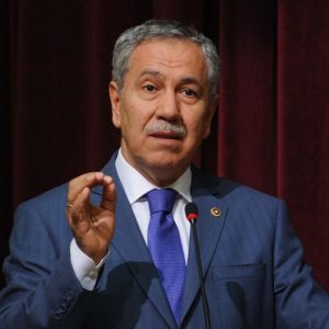 رئيس البرلمان التركي السابق يوجه نصيحة لـ”داود أوغلو” و “باباجان” 