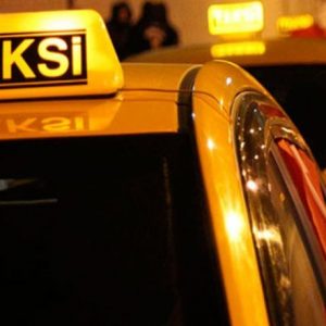 نشطاء أتراك يردون علي قرار إمام أوغلو برفع أجرة “التاكسي” في إسطنبول