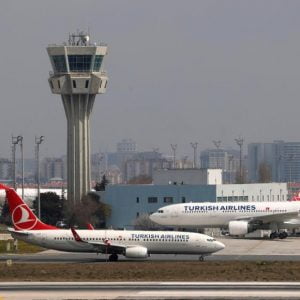 مطار أتاتورك التركي يتحول إلى حديقة شاطئية (صور)
