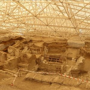 اكتشاف تماثيل مدهشة في إحدى أقدم المستوطنات البشرية بتركيا