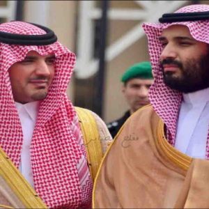 “فيديو”.. وزير الداخلية السعودي يكرم عسكرياً بـ 100 ألف ريال وسيارة واختيار المدينة التي يعمل بها