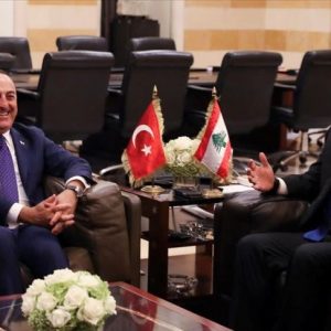 تشاووش أوغلو يلتقي الحريري ويؤكد دعم تركيا للبنان