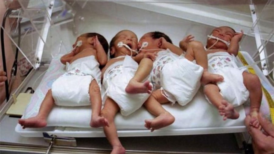 بالصور: في حالة نادرة.. حاجة سورية شابة تضع 4 توائم في مكة المكرمة خلال تواجدها هناك لأداء مناسك الحج 1