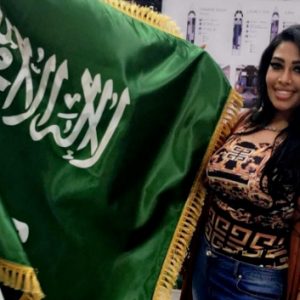 إعلامية سعودية تنشر فيديو “ساخن” مع زوجها وتشعل مواقع التواصل غضباً!! (شاهد)