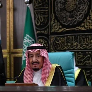 الملك سلمان يعفي وزير الطاقة من منصبه يعيّن نجله خلفاً له