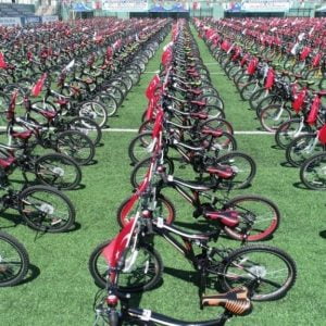 بلدية تركية توزع دراجات هوائية على 1453 طالب