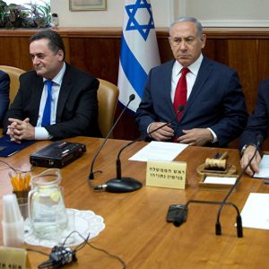 بعد إجلائه إثر قصف صاروخي فلسطيني… نتنياهو يعقد اجتماعا عاجلا في وزارة الدفاع الإسرائيلية