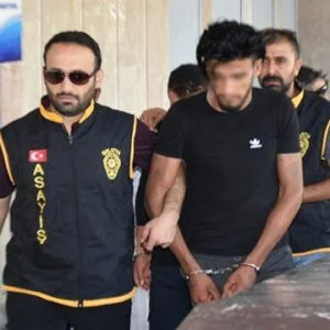 تركيا.. عصابة سورية تنتحل صفة ضباط شرطة وتسرق ذهب ومبالغ مالية “صور”