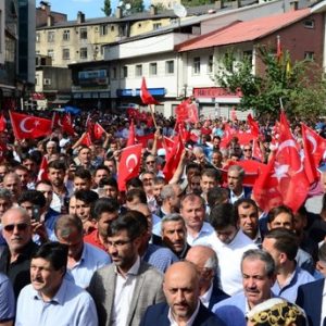 الشعب التركي ينزل إلى الشوارع ضد “بي كا كا” الإرهابية