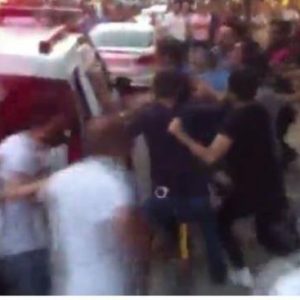 أتراك يحاولون قتل شخص تحرش بفتاة في إسطنبول