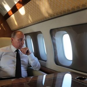 طيار بوتين الخاص يكشف عن حادث خطير حصل خلال رحلة رسمية للرئيس