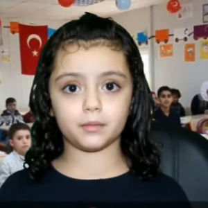 طفلة سورية توجة رسالة للأتراك: لماذا تقولون لنا اذهبوا إلى الموت “سوريا”؟!