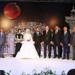 أردوغان يحضر حفل زفاف عروسيْن في ملاطيا